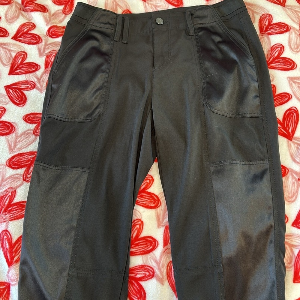 White House Black Market Size 4 Black Pants. Straight Crop